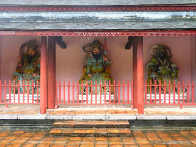These wooden sculptures depict the wooden gilded board.  Lord Nguyen Phuc Chu's inscriptions are written on them (1714).