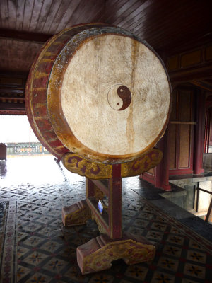 This drum (or gong) at the Ngo Mon Gate was used to summons people.