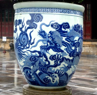 Close-up of the dragon ceramic vase.