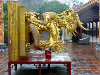 I was intrigued why this golden dragon sculpture was turned on its side.