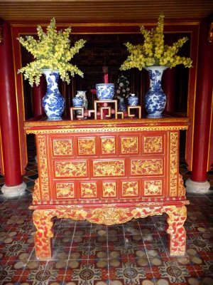 A work of 19th century Vietnamese furniture inside of Hung Mieu.
