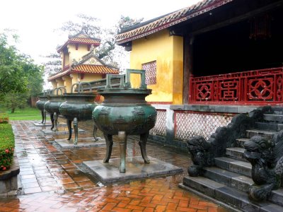 Standing in front of the pavilion are 9 dynastic bronze urns from the 19th century.