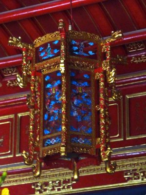 A very lavish and lush looking lantern adorns the ceiling of Th Mieu.