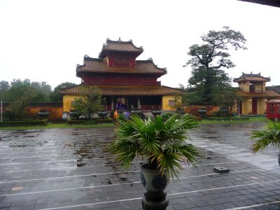 The courtyard separating the Pavilion of Everlasting Clarity and Th Mieu is quite big.