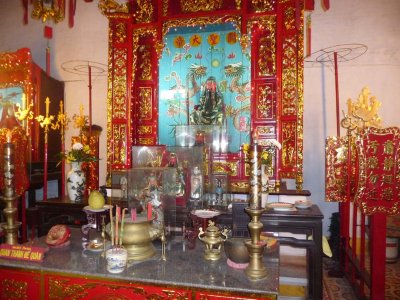 A Cantonese shrine at the Assembly Hall.