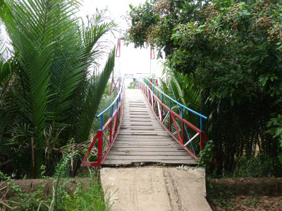 Our next stop was the Qui Islet where we crossed this wood plank bridge.