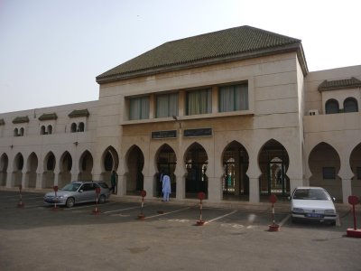 Next to the Grand Mosque is the Islamic Institute of Dakar, built in 1974 and dedicated to Islamic research and teaching.