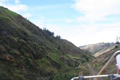 The train passed through this mountain ravine.