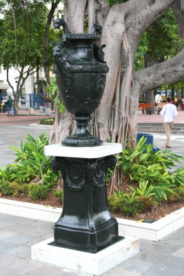 This beautiful urn stands next to the Bolivar/San Martin monument.