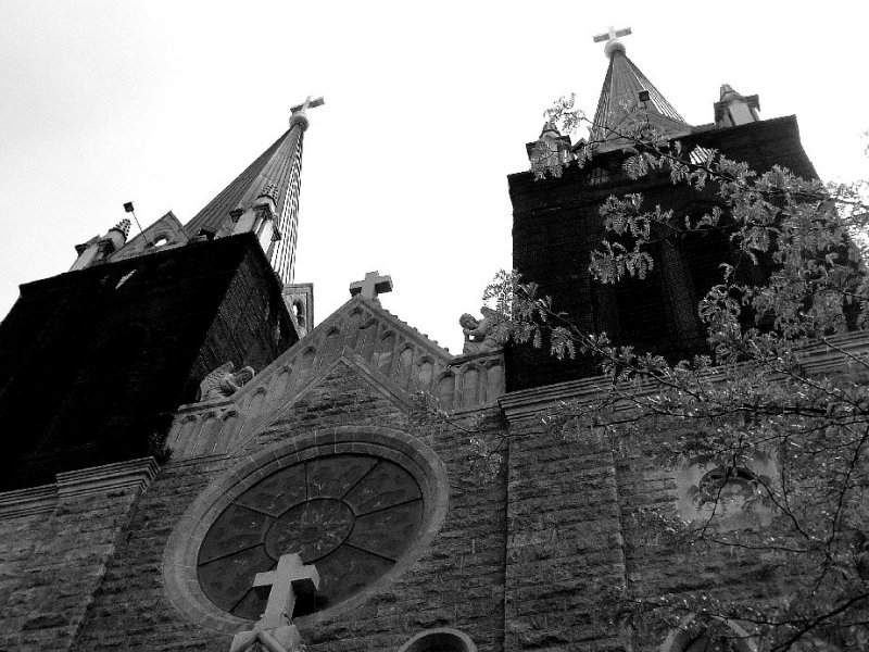 Saint George Front bw.jpg