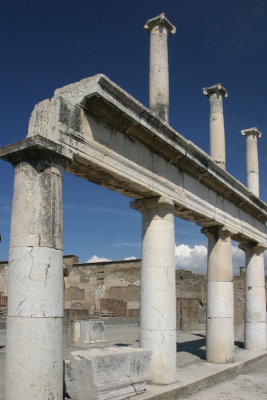columns-Pompeii