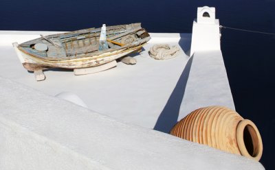 pot and boat on the roof 2