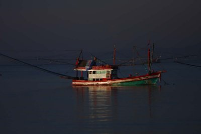 EPV0055 Fishing boat sunrise.jpg