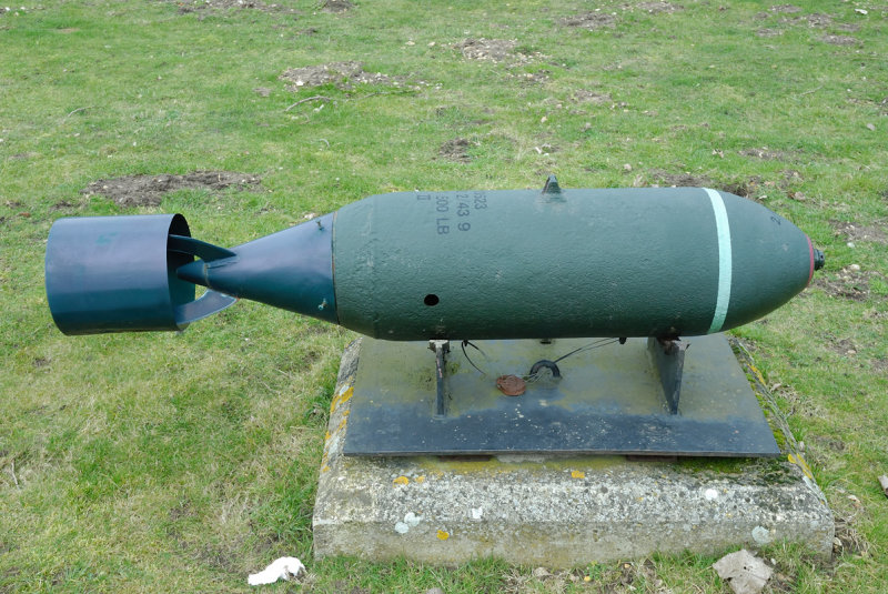 500lb Mk.II Bomb (M.C. = Medium Capacity) photo - Lord Throplebury of  Winklesham photos at pbase.com