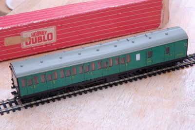 Meccano Hornby Dublo 4085 Suburban Coach Brake/2nd Southern Region with Interior Fittings