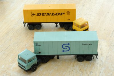 2 x Lima Articulated Lorries