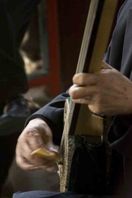 Hands - San Xian- 3 string guitar