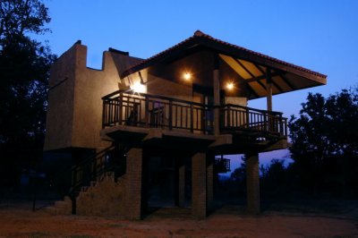 B - Cottage - Stilt6.JPG