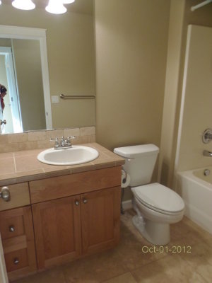 Bath 2 with tub