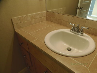 Bath 2 with tub