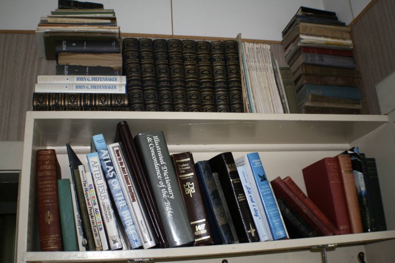 Grandpas bookshelf