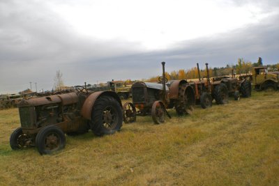 Prairie tractor racing in the fall