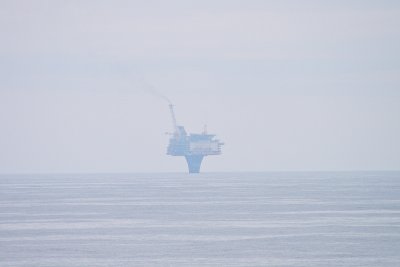 Oil rig between Honningberg and Gudvangen
