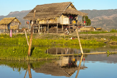 Boat ride to Inle Lake Hotel