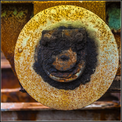 Looks like a smiling face on the backside of my banjo!