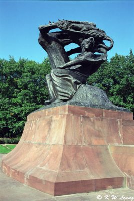 The Chopin Monument in Lazienki Park 01