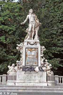Statue of Mozart 02