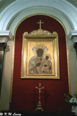 Inside the Church of the Holy Cross 02