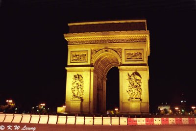 The Arc of Triumph at night 02