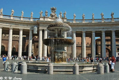 Fountain @ St. Peter's Square