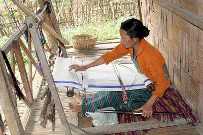 Tangsa lady weaving on her porch