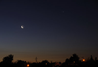 The Earthshine Moon and Jupiter rising
