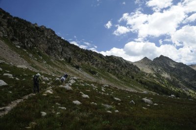 Hiking the trail toward the Paintbrush Divide
