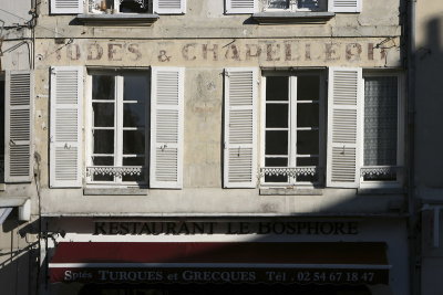 MODES & CHAPELLERIE