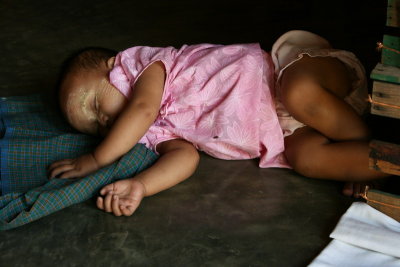 La sieste, dans un temple