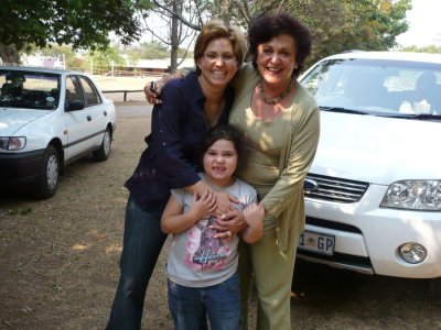 Pamela (Elaines daughter with daughter) and Elaine