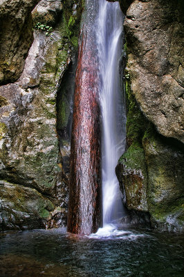 PICT0027 Waterfall v2 800.jpg