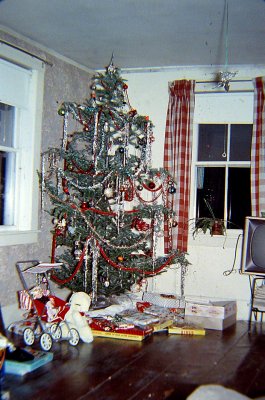 xmas tree 1957.jpg