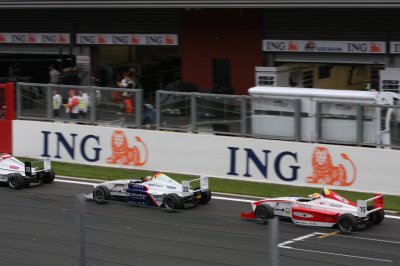 F1-GP2-FBMW-RACE-012.jpg