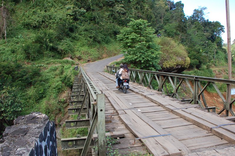 perbaikan jembatan selepas Cisewu