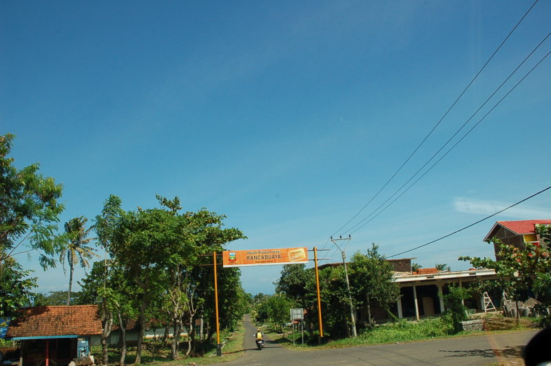 persimpangan menuju pantai