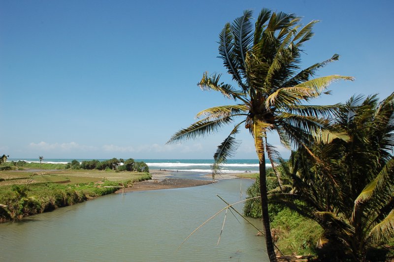 anak sungai berakhir di pantai