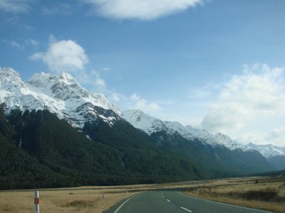road from Te Anau to Milford