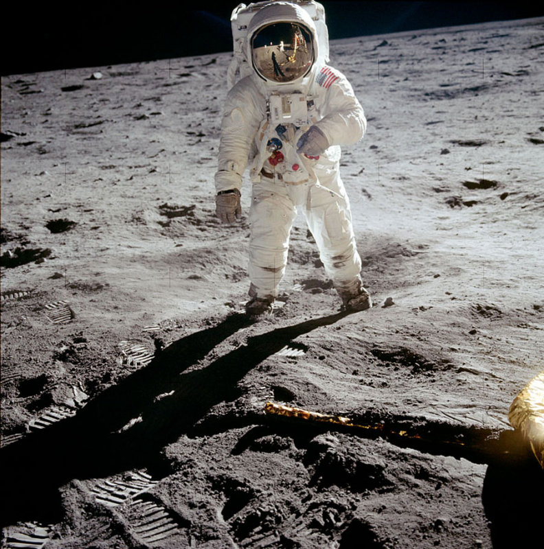 AS11-40-5903.jpg