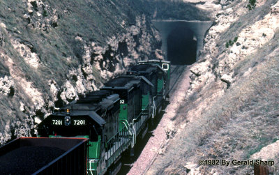 BN Helpers At Belmont Tunnel