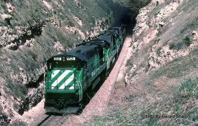 BN 5521 East At Belmont Tunnel, NE